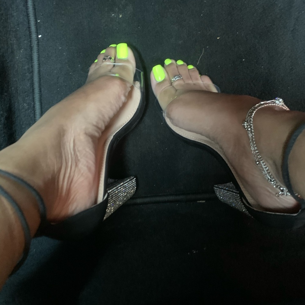 Super Cute Black/Clear/Rhinestone Heel